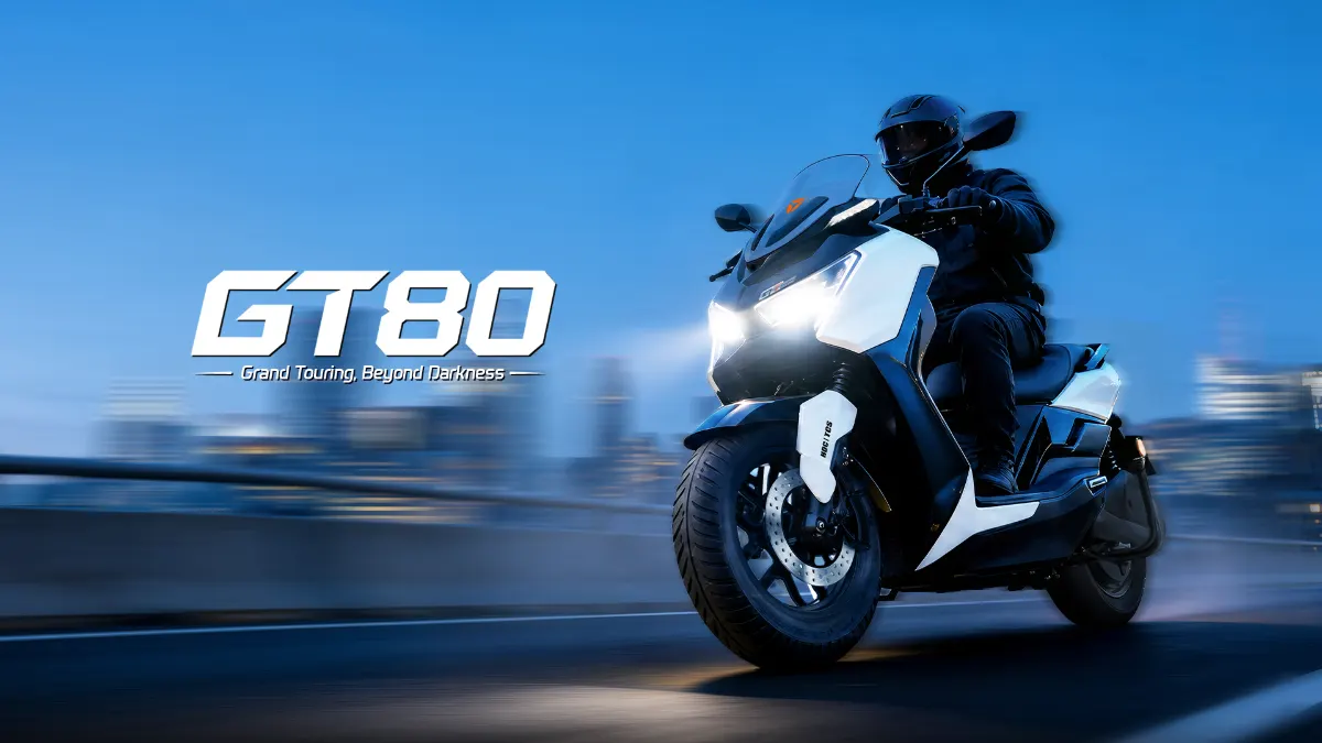 Yadea GT80 เปิดไฟหน้าขณะวิ่งตอนกลางคืน